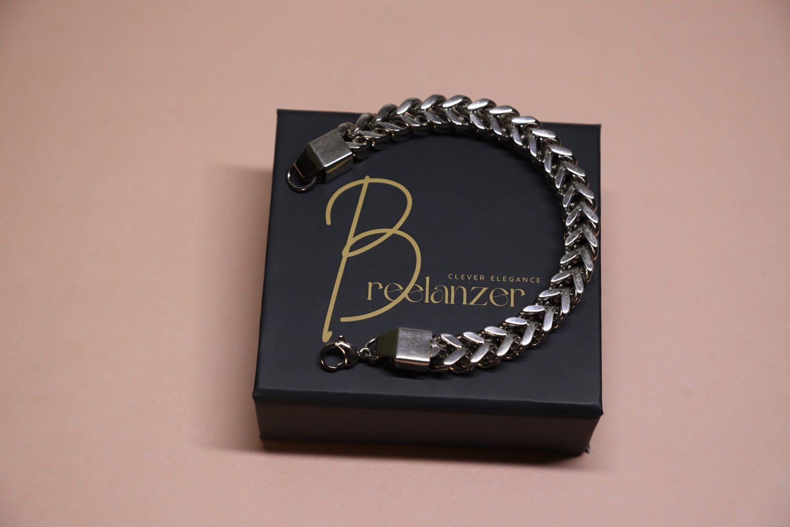 Silver Crest - Sleek Stainless Steel Chain Bracelet